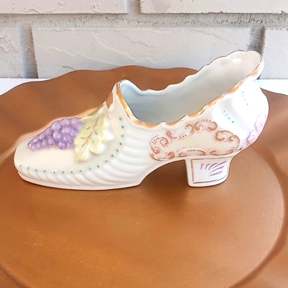 Vintage - Victorian Style Shoe Porcelain with Grape Cluster - Picture 3 of 13